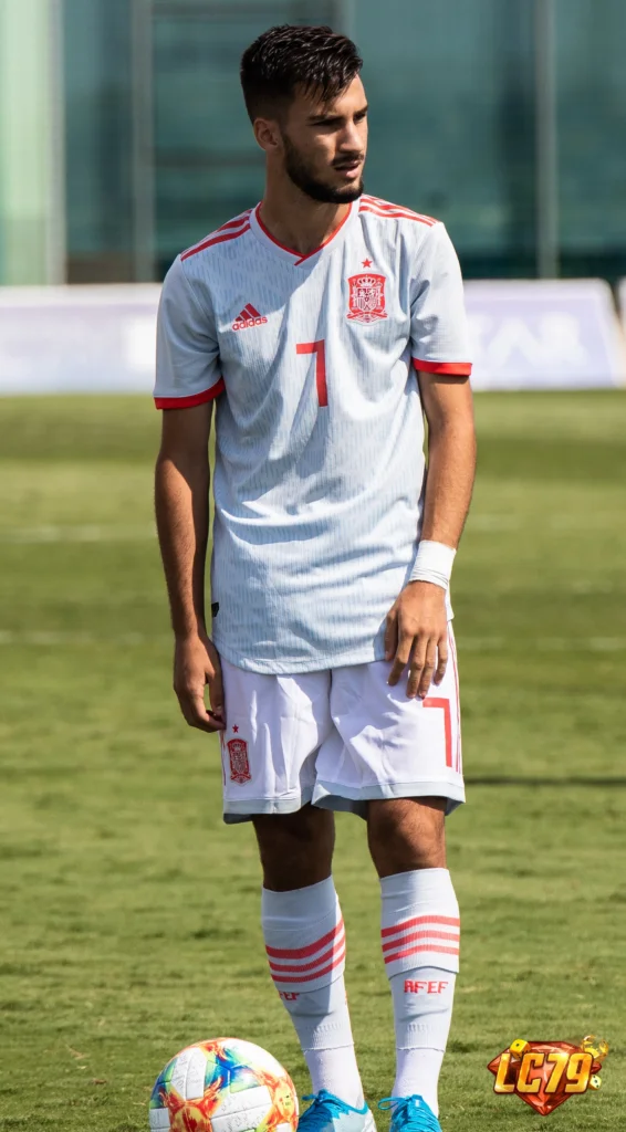 Álex Baena, cầu thủ Spain, ảnh Wikimedia Commons đã đóng watermark LC79