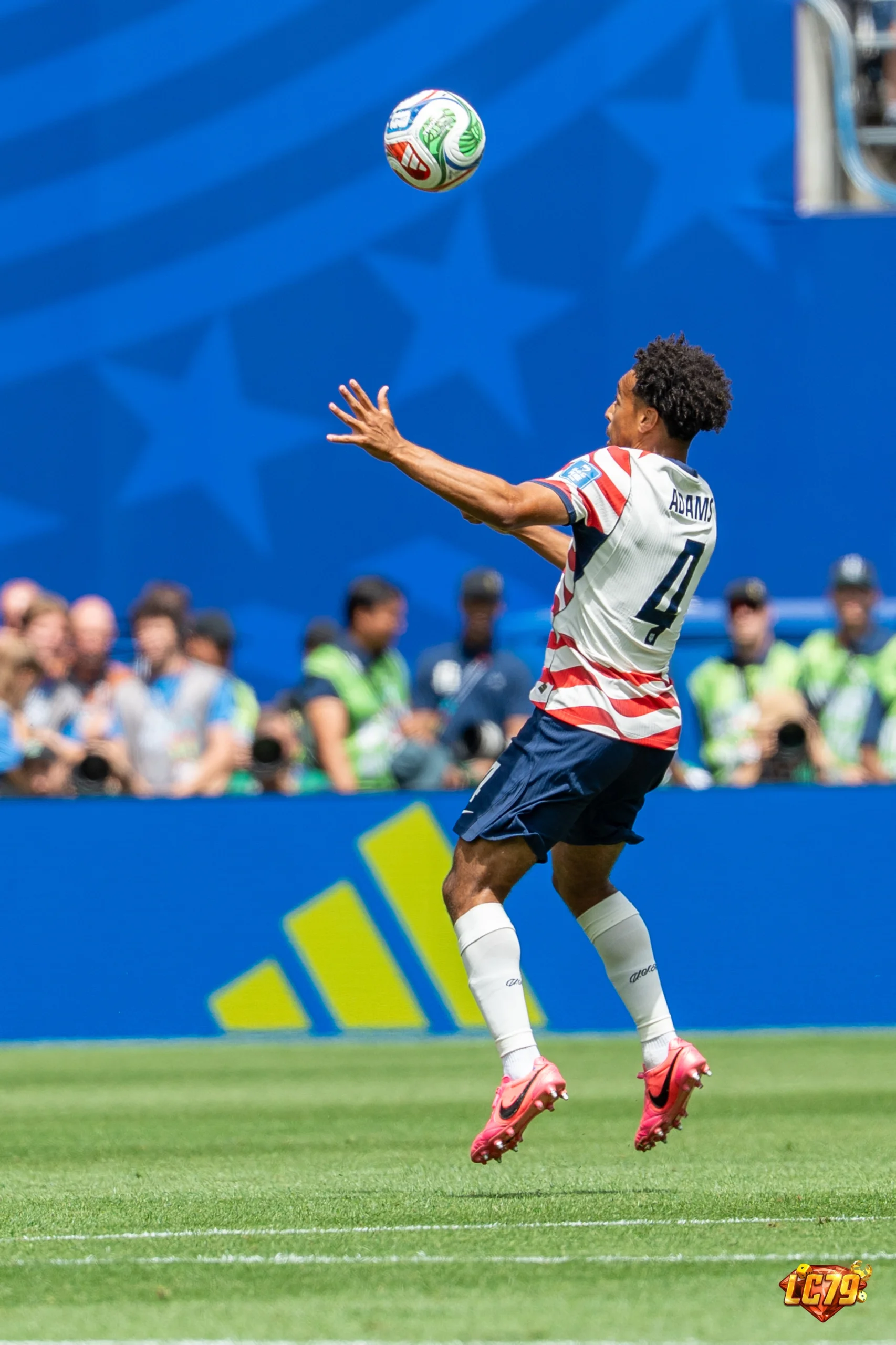 Tyler Adams trong màu áo tuyển Mỹ trước trận USA vs Belgium
