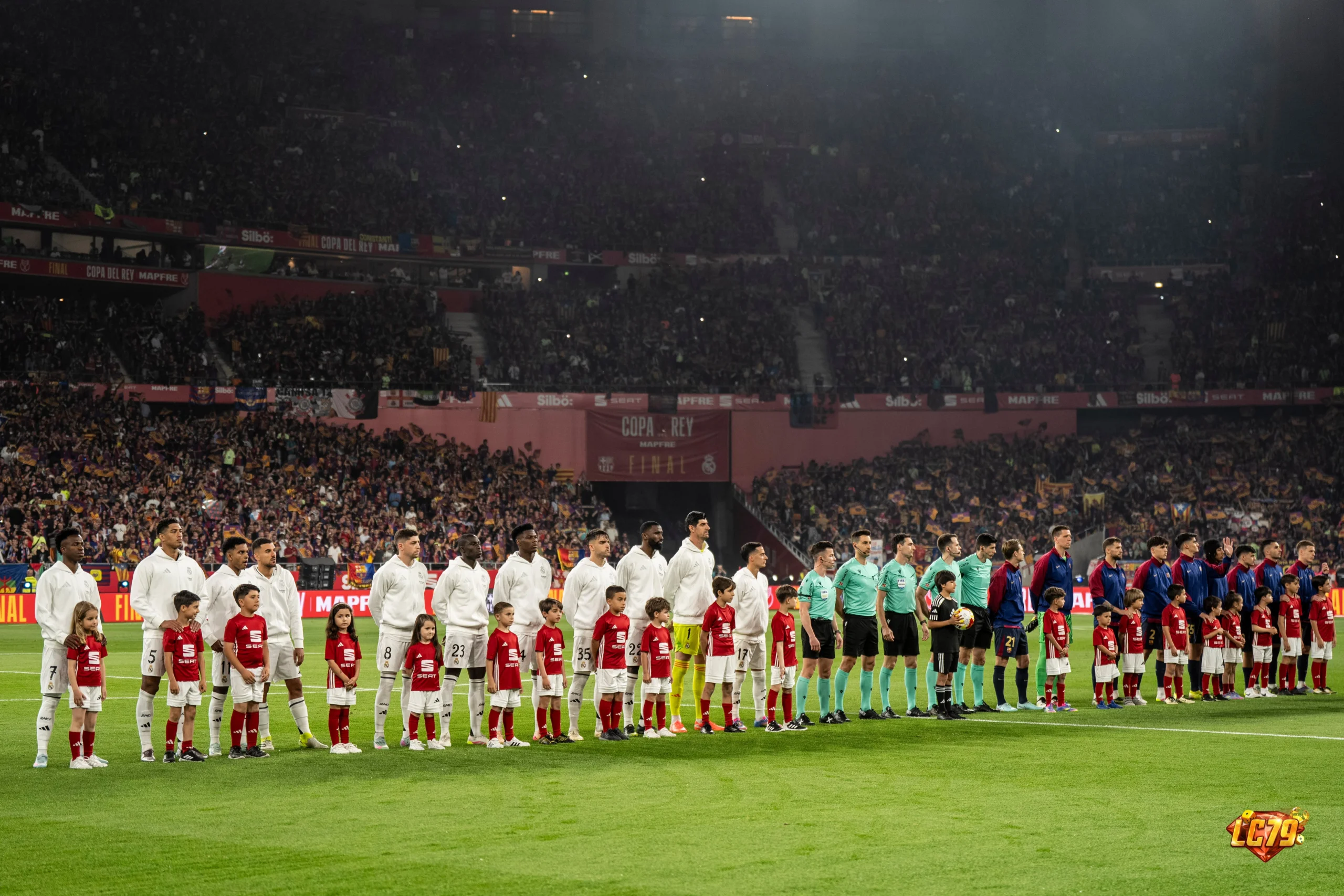Pau Cubarsí trong đội hình Barcelona trước bài test France vs Spain tại World Cup 2026