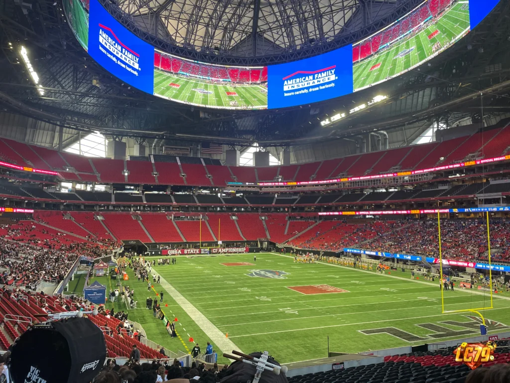 Mercedes-Benz Stadium Atlanta - ảnh đã gắn watermark LC79