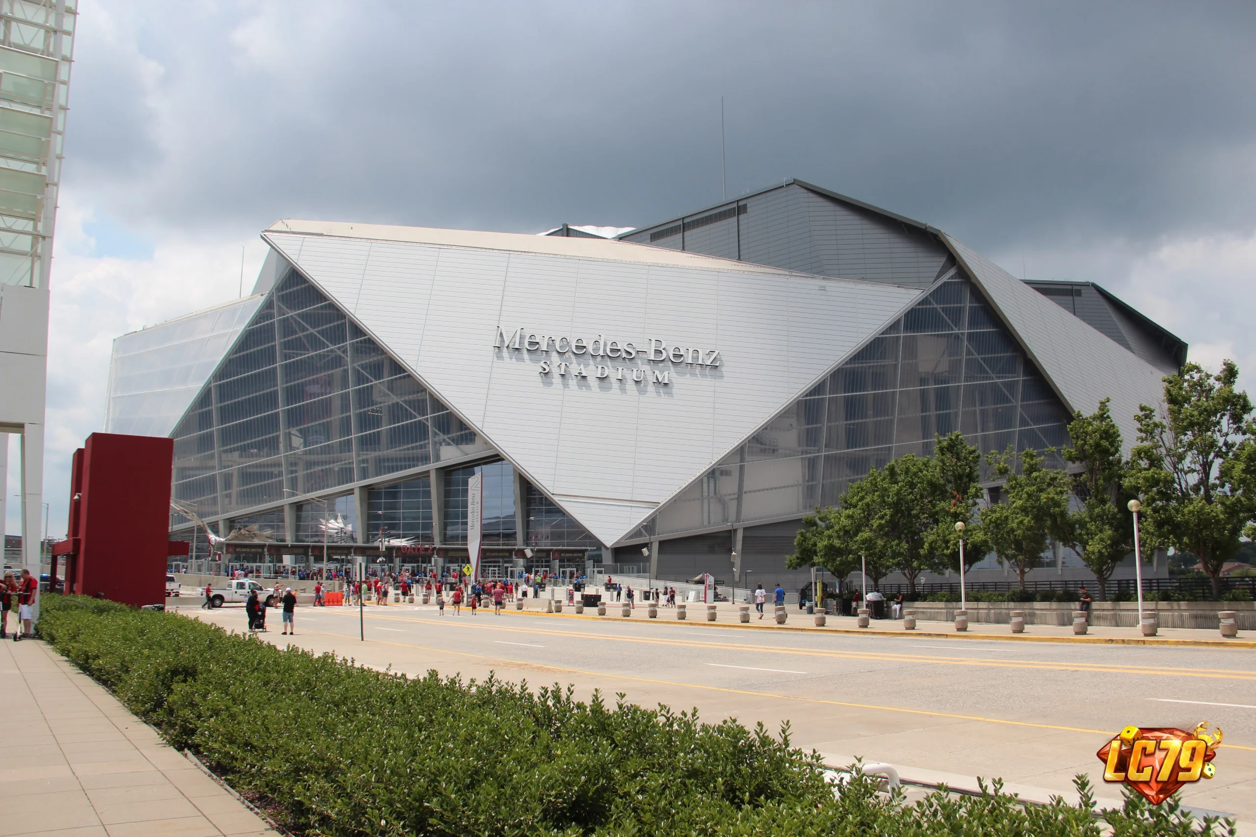 Mercedes-Benz Stadium Atlanta, ảnh Wikimedia Commons đã đóng watermark LC79