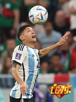 Nahuel Molina trong màu áo Argentina - ảnh đã gắn watermark LC79