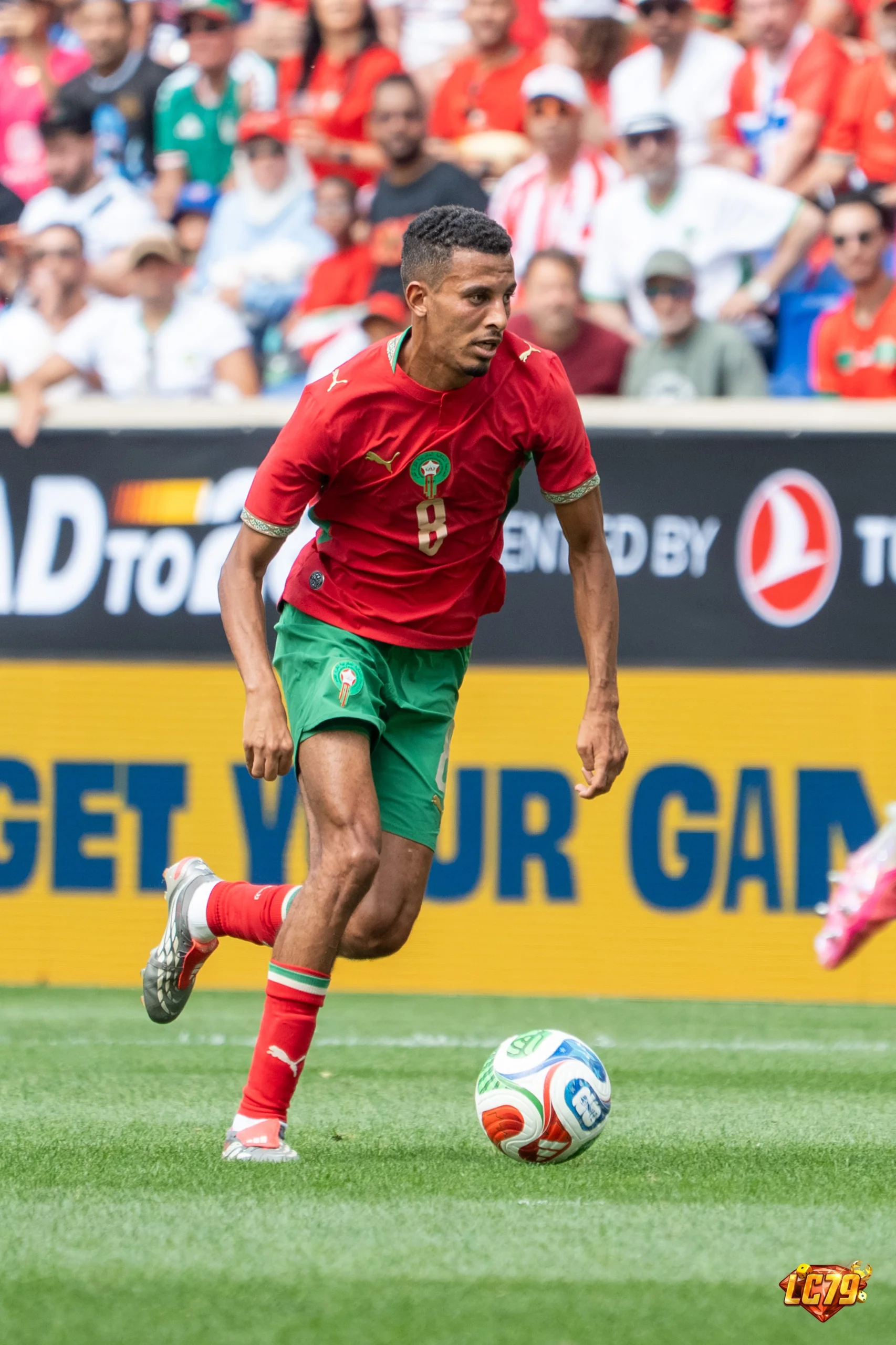 Azzedine Ounahi trong màu áo Morocco