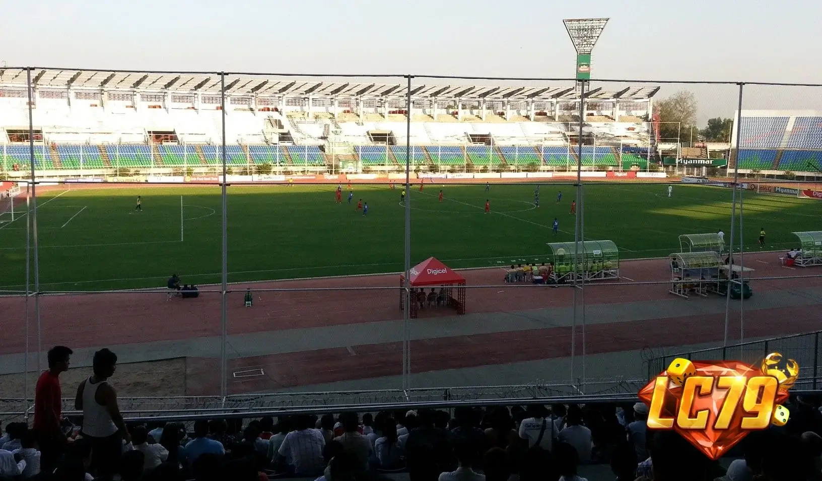 Thuwunna Stadium tại Yangon, ảnh Wikimedia Commons đã đóng watermark LC79