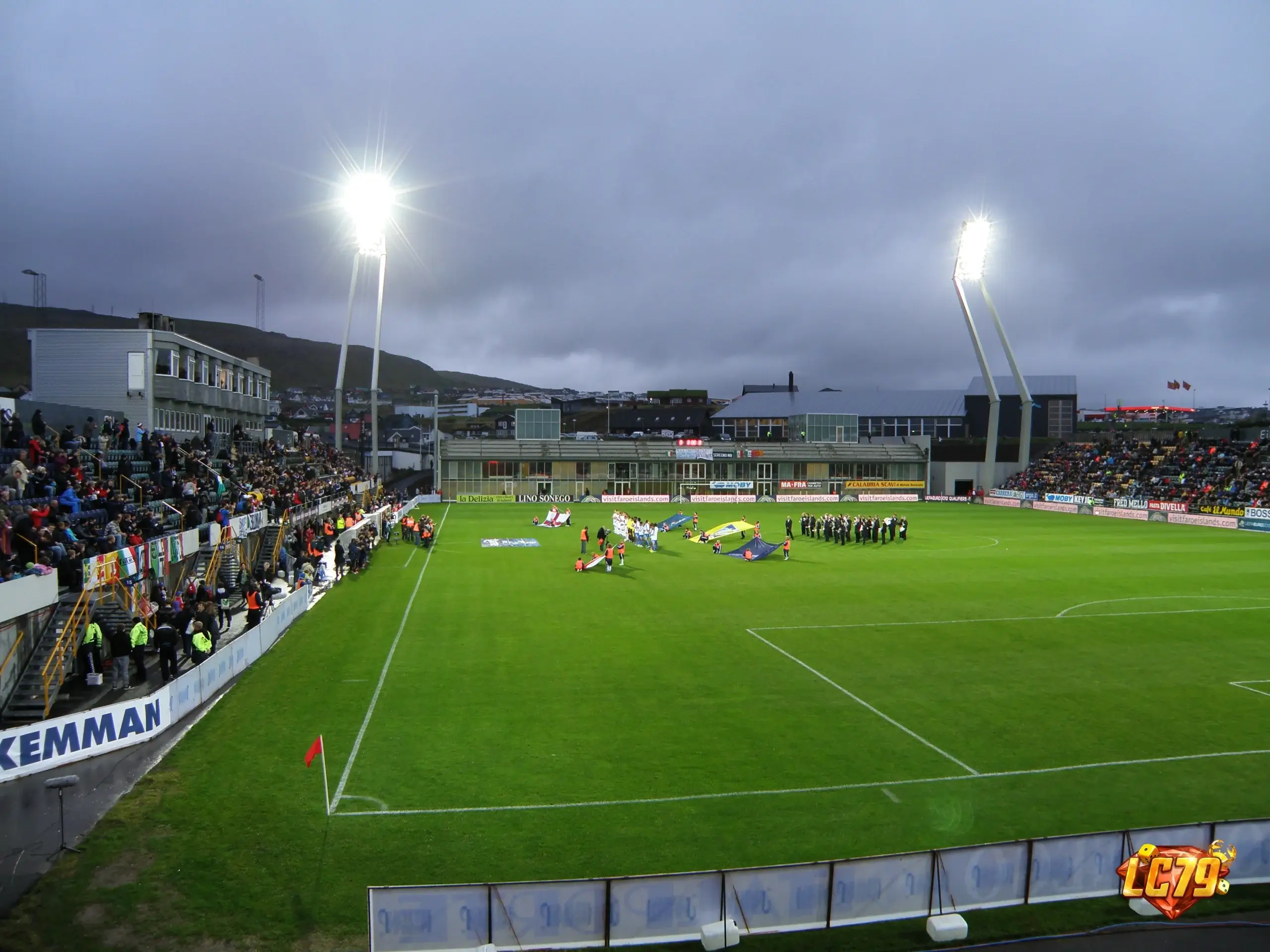 Tórsvøllur tại Tórshavn, ảnh Wikimedia Commons đã đóng watermark LC79