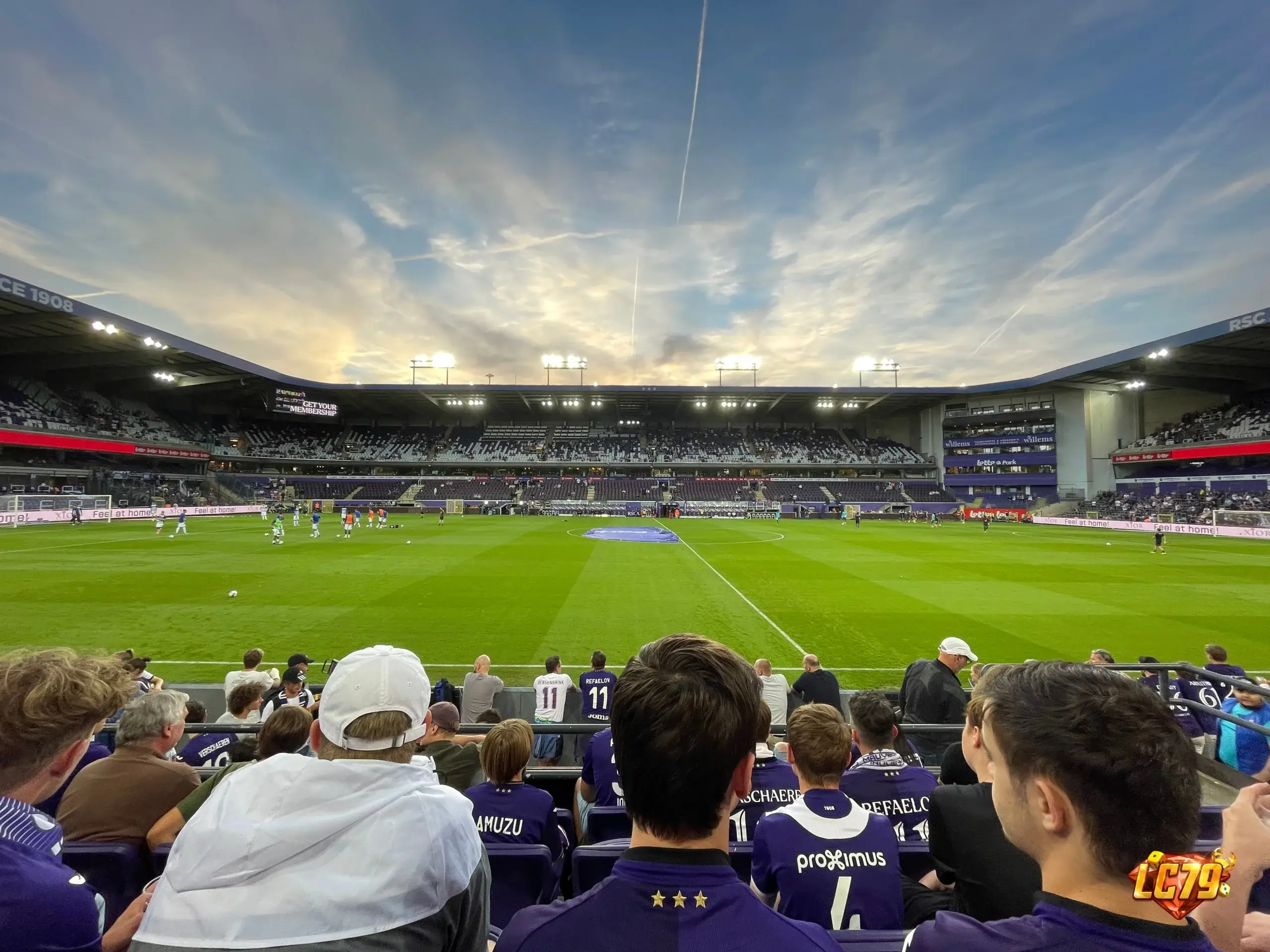 Lotto Park truoc tran Anderlecht vs Lyon o Europa League