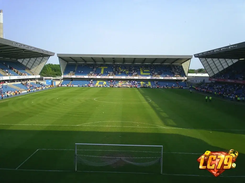 The Den truoc tran Millwall vs West Ham Dockers Derby 19/9