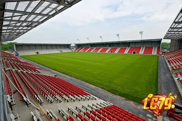 Leigh Sports Village trước trận Man United Women vs Liverpool Women tại WSL